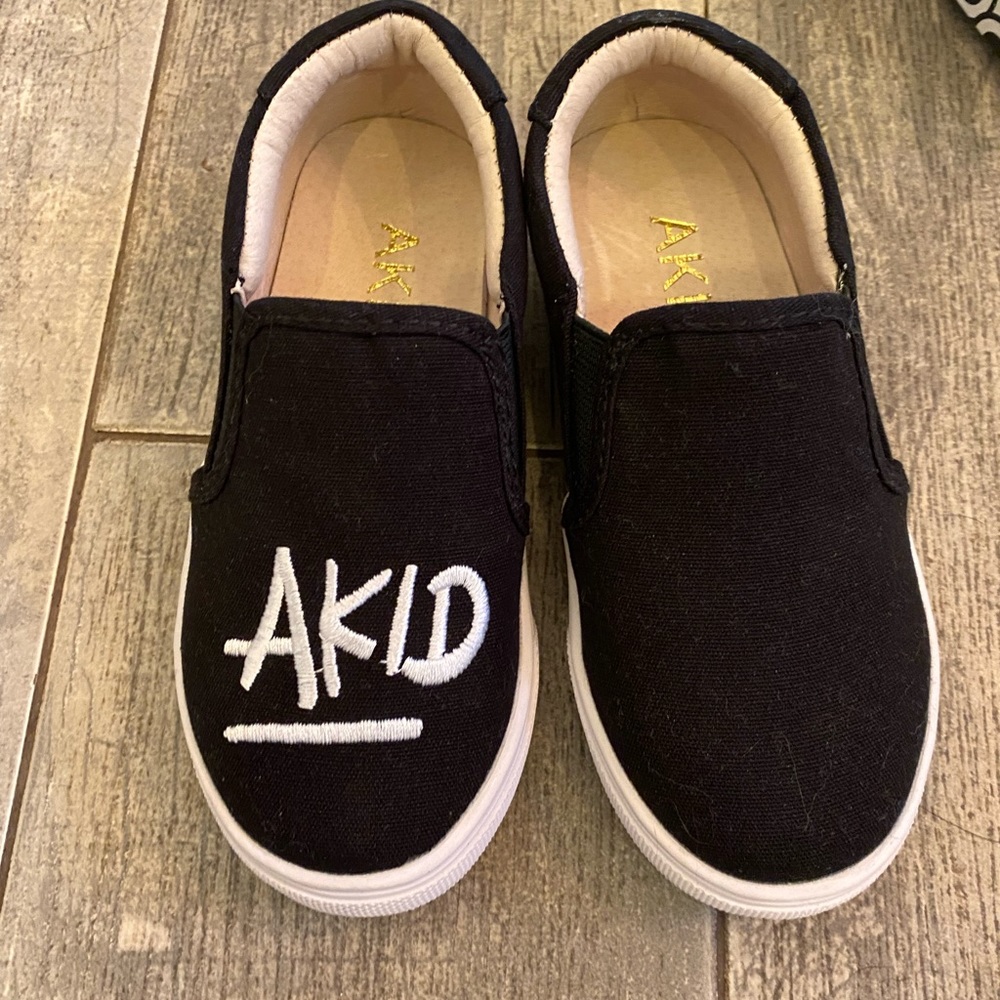 Akid shoes